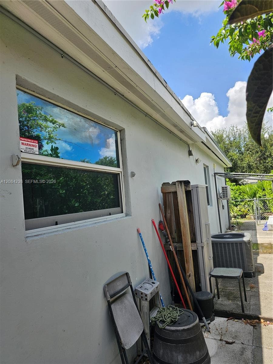 12145 NE 11th Ct photo 4