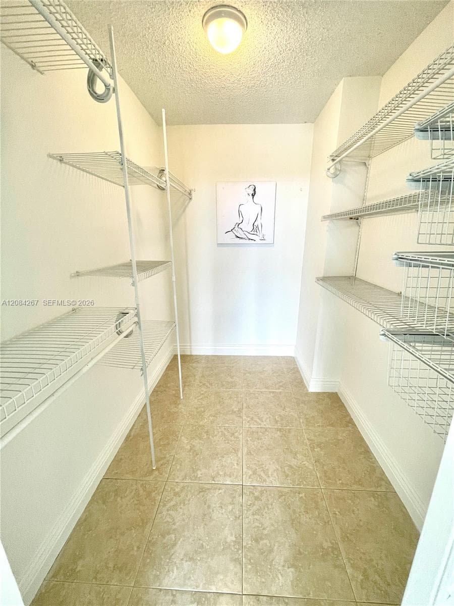 OCEANVIEW PARK CONDO · #527 in Hallandale Beach - Photo 3