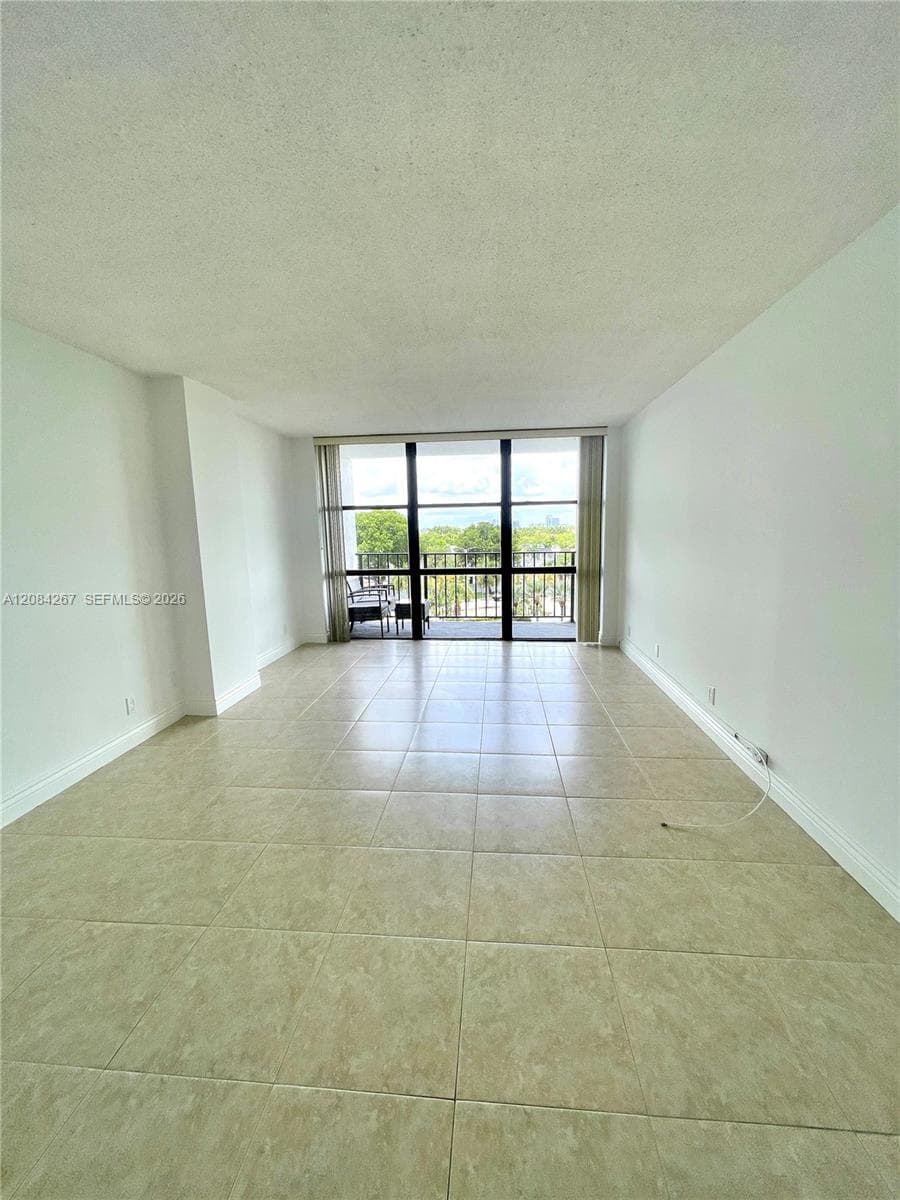 OCEANVIEW PARK CONDO · #527 in Hallandale Beach - Photo 1