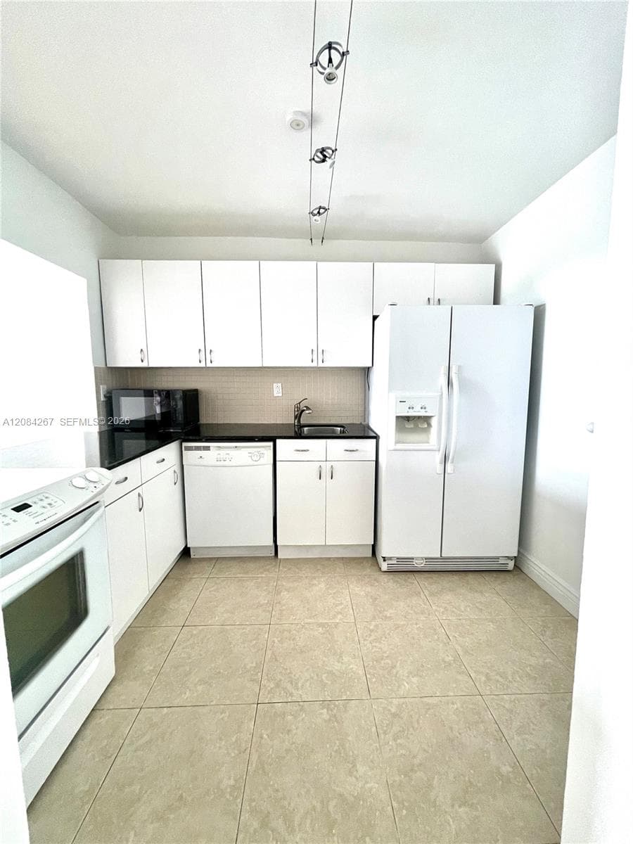OCEANVIEW PARK CONDO · #527 in Hallandale Beach - Photo 14
