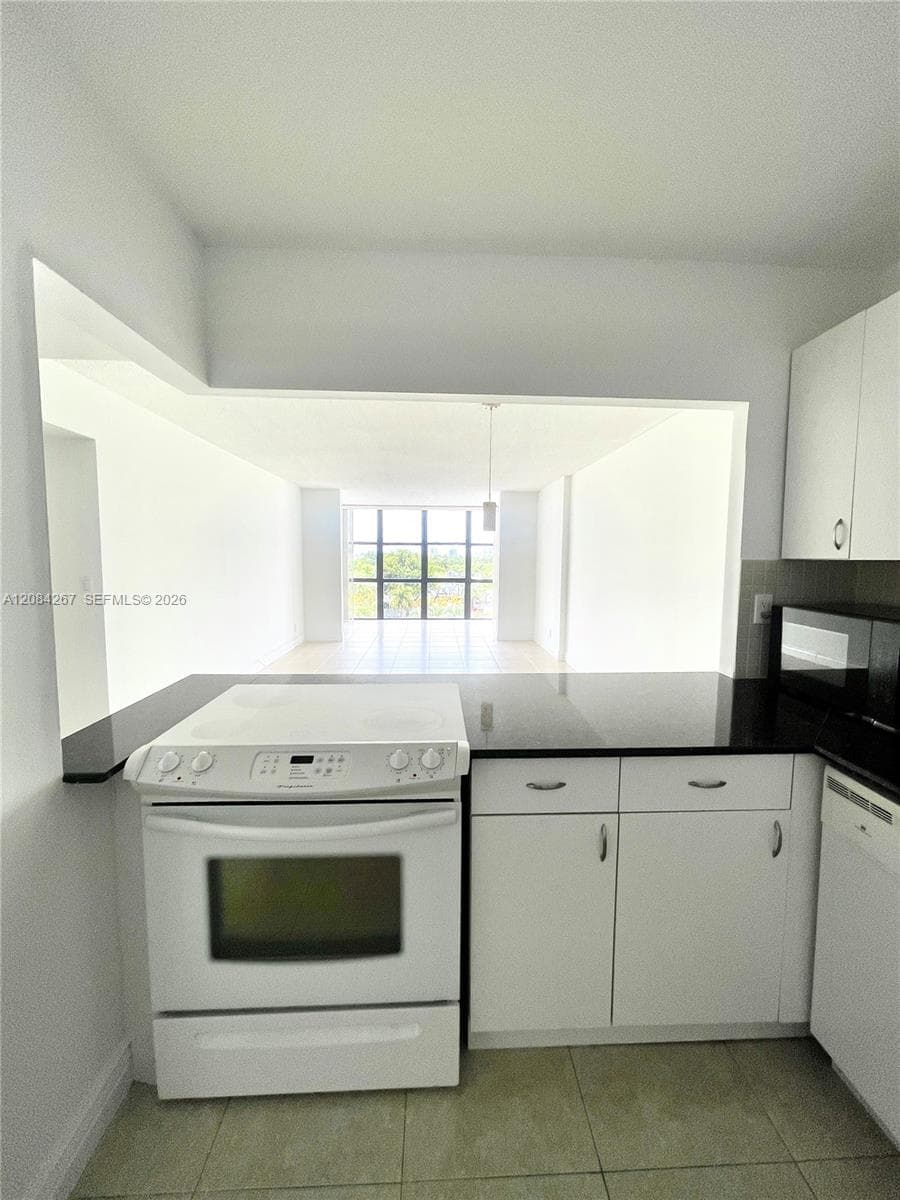 OCEANVIEW PARK CONDO · #527 in Hallandale Beach - Photo 15