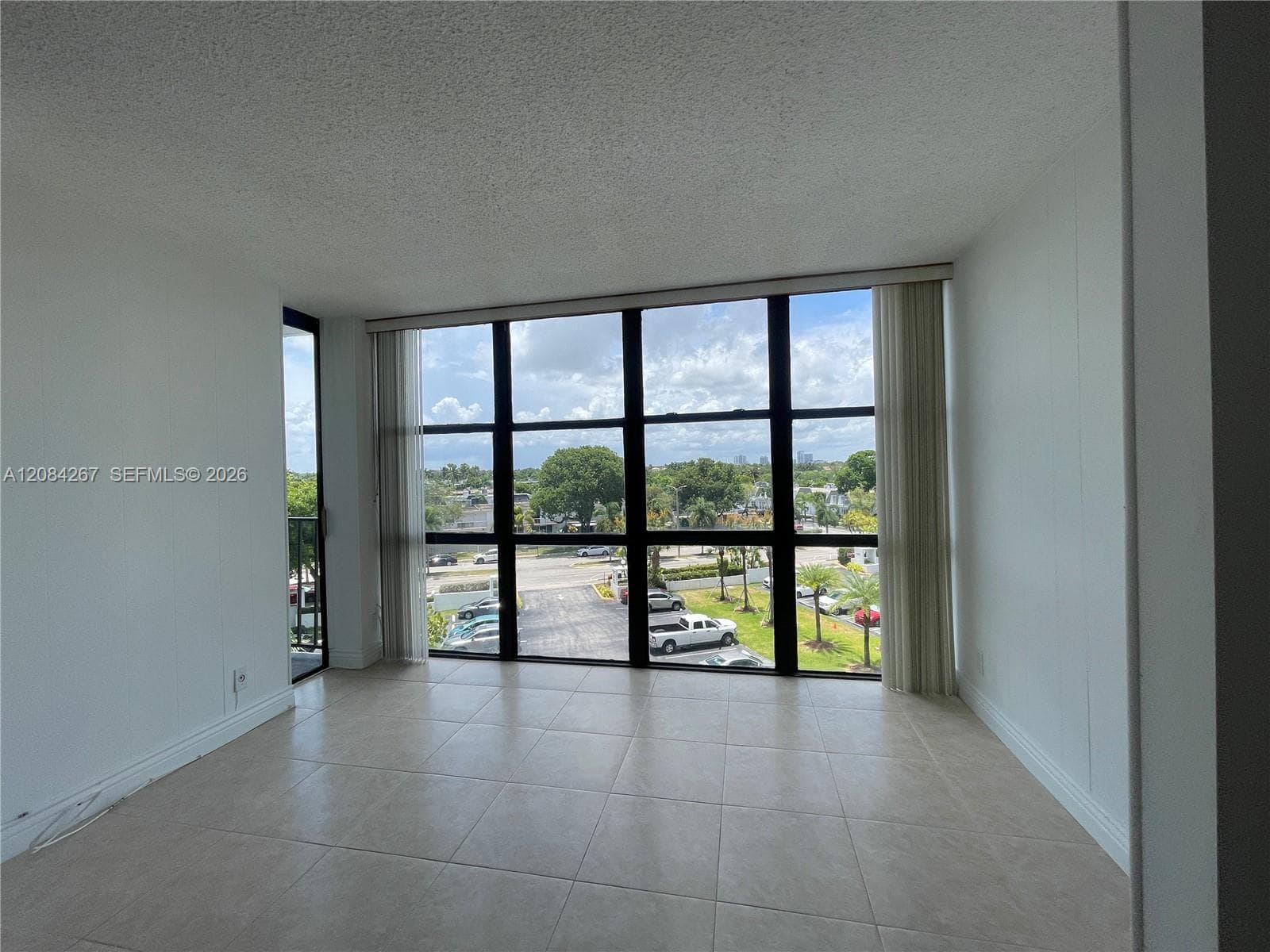 OCEANVIEW PARK CONDO · #527 in Hallandale Beach - Photo 11