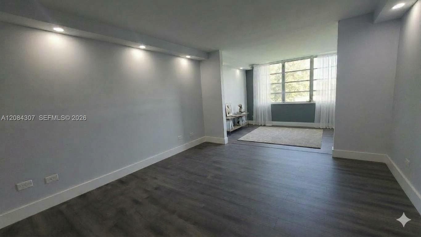 ROYAL OAKS CONDO · #332 in Miami - Photo 5