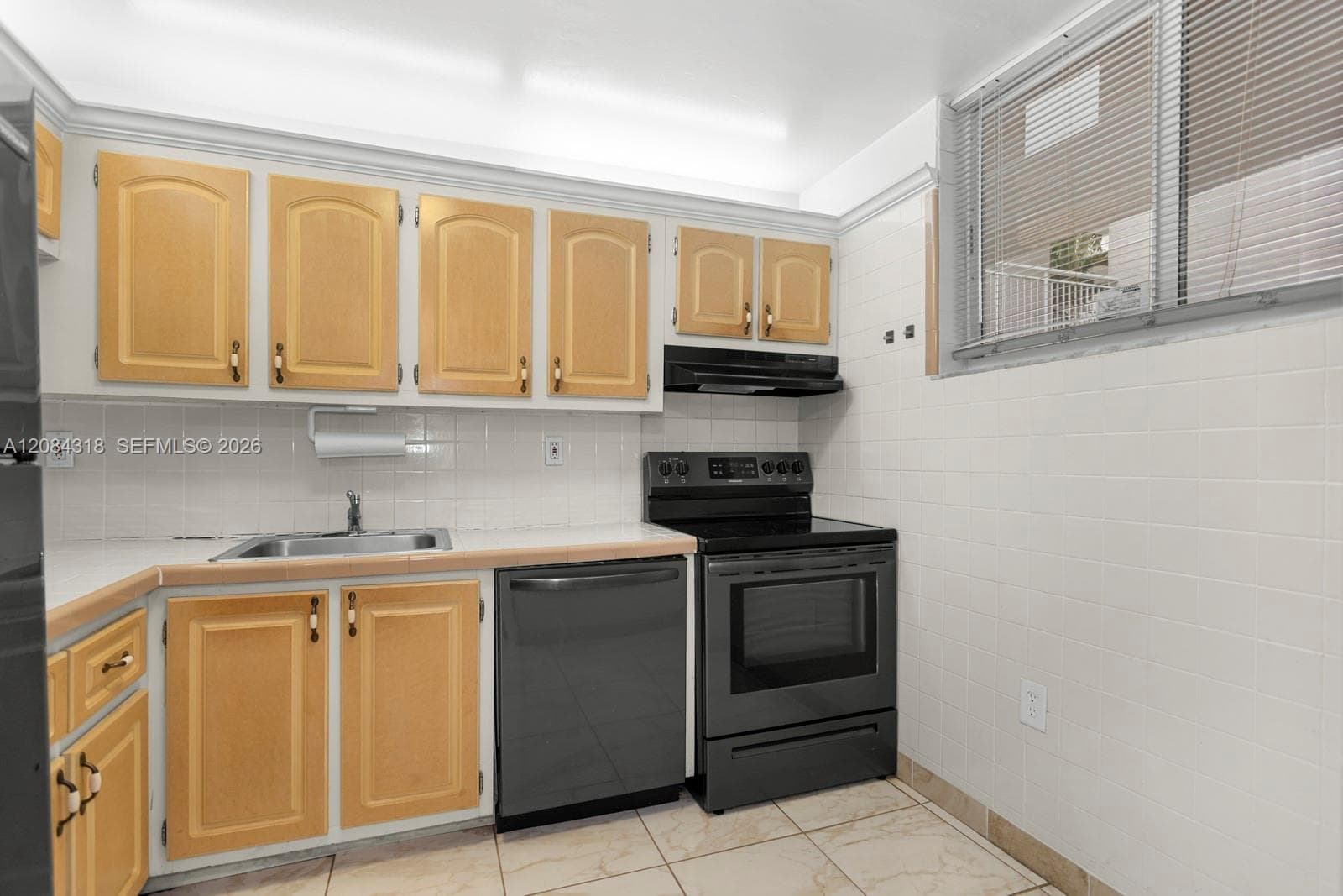 WEST BAY GARDENS CONDO · #211 in Miami Beach - Photo 2