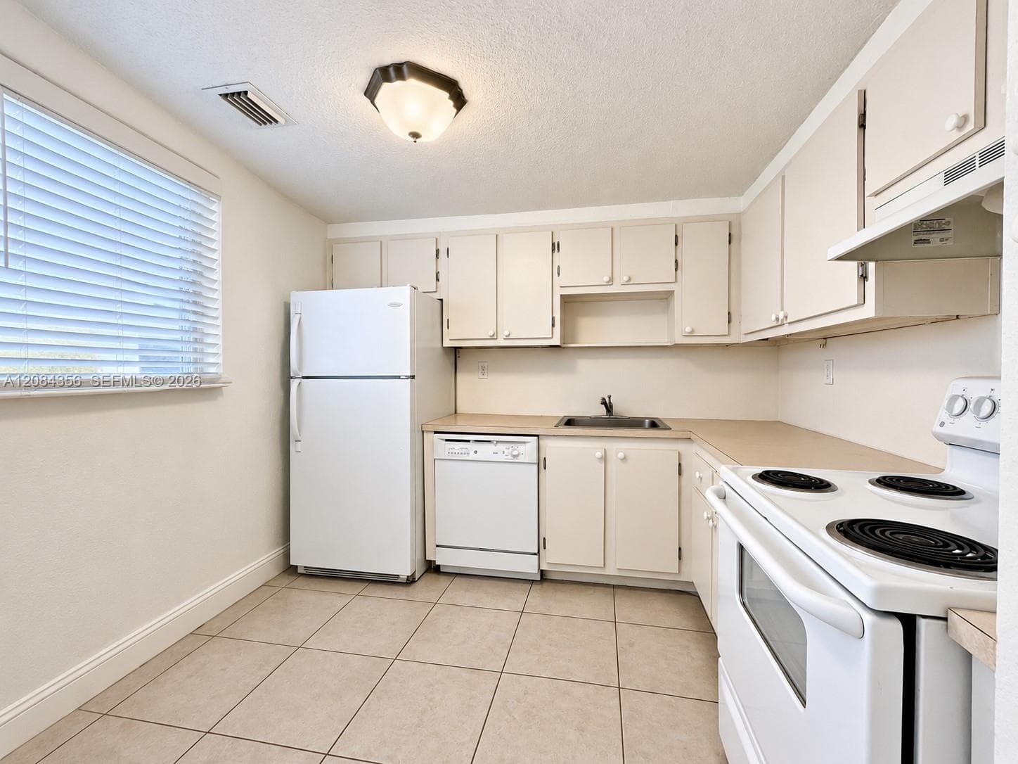 RAMBLEWOOD CONDO C · #109 in Miami - Photo 4