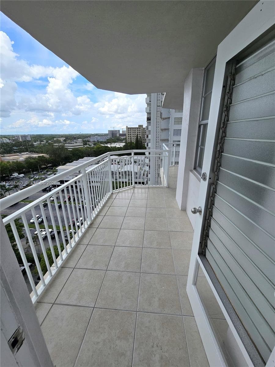 Del Prado · #1204 in Aventura - Photo 17