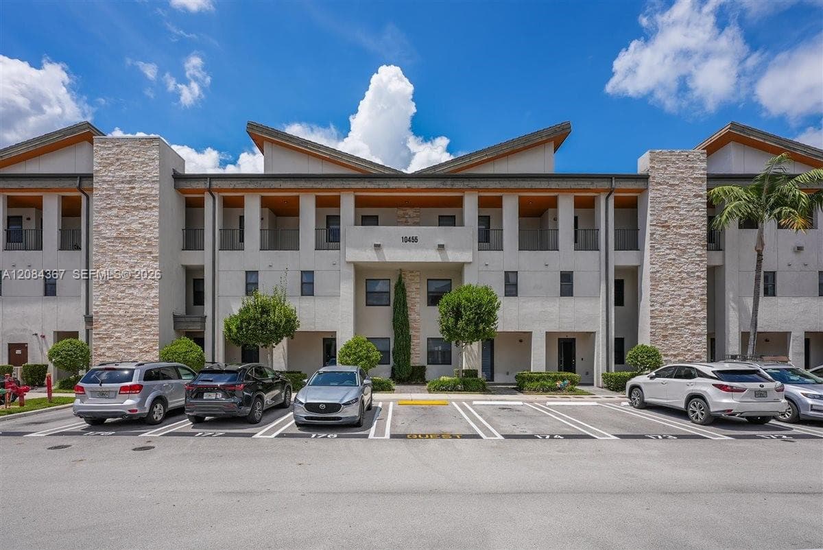 HIGHLAND AT PARK CENTRAL · #10 in Doral - Photo 2