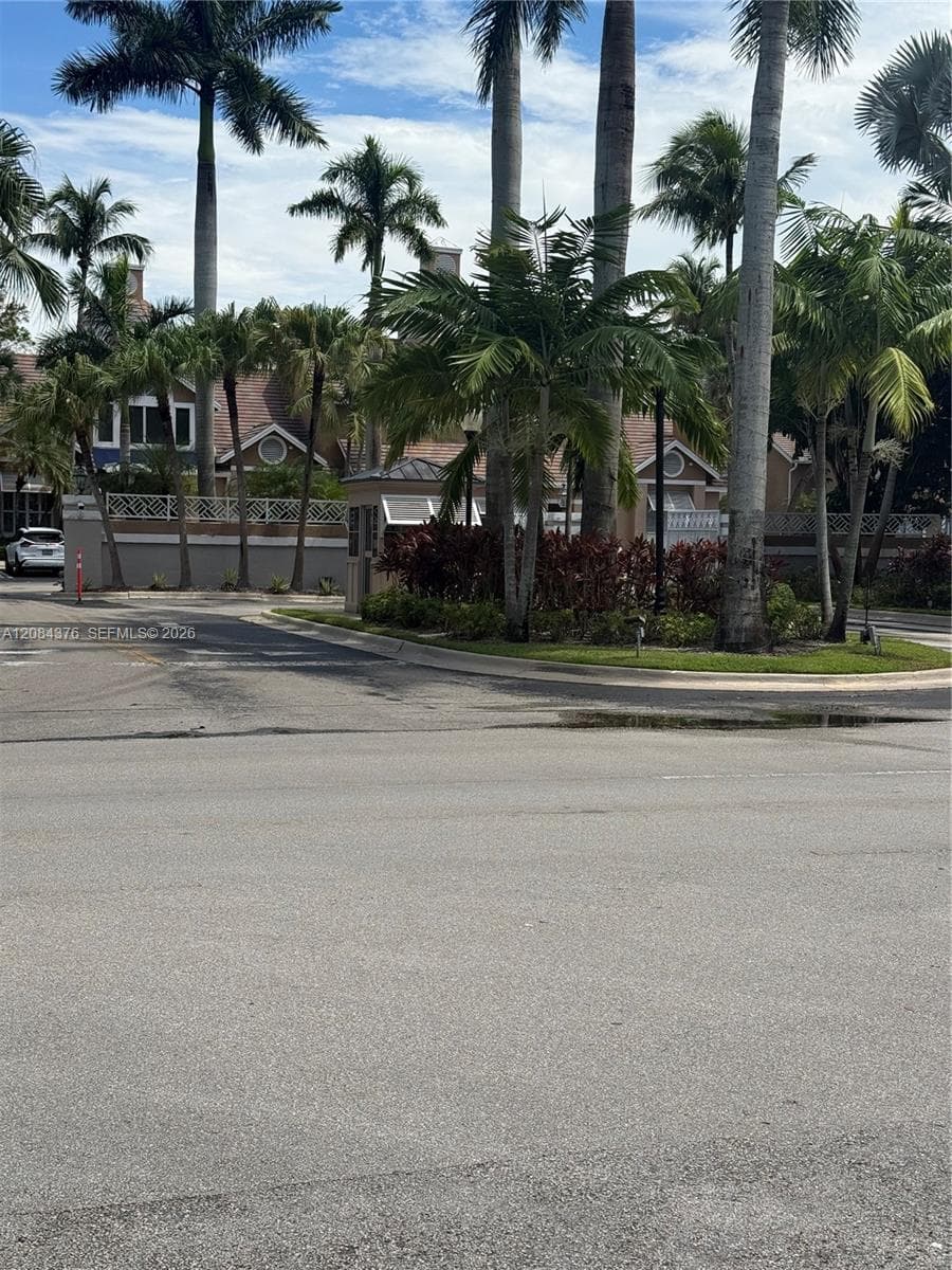 VISTA LAGO AT THE HAMMOCK · #803 in Miami - Photo 5