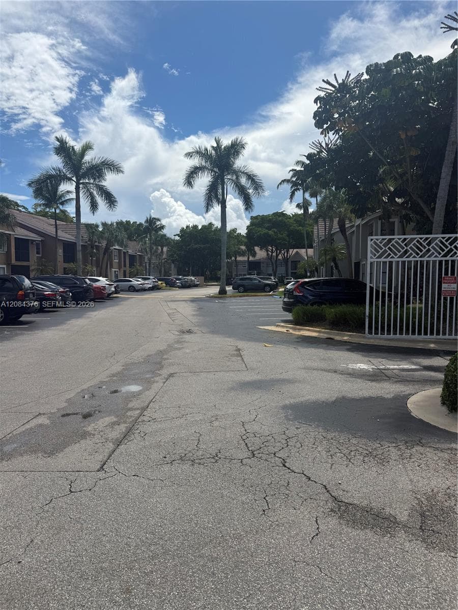 VISTA LAGO AT THE HAMMOCK · #803 in Miami - Photo 9