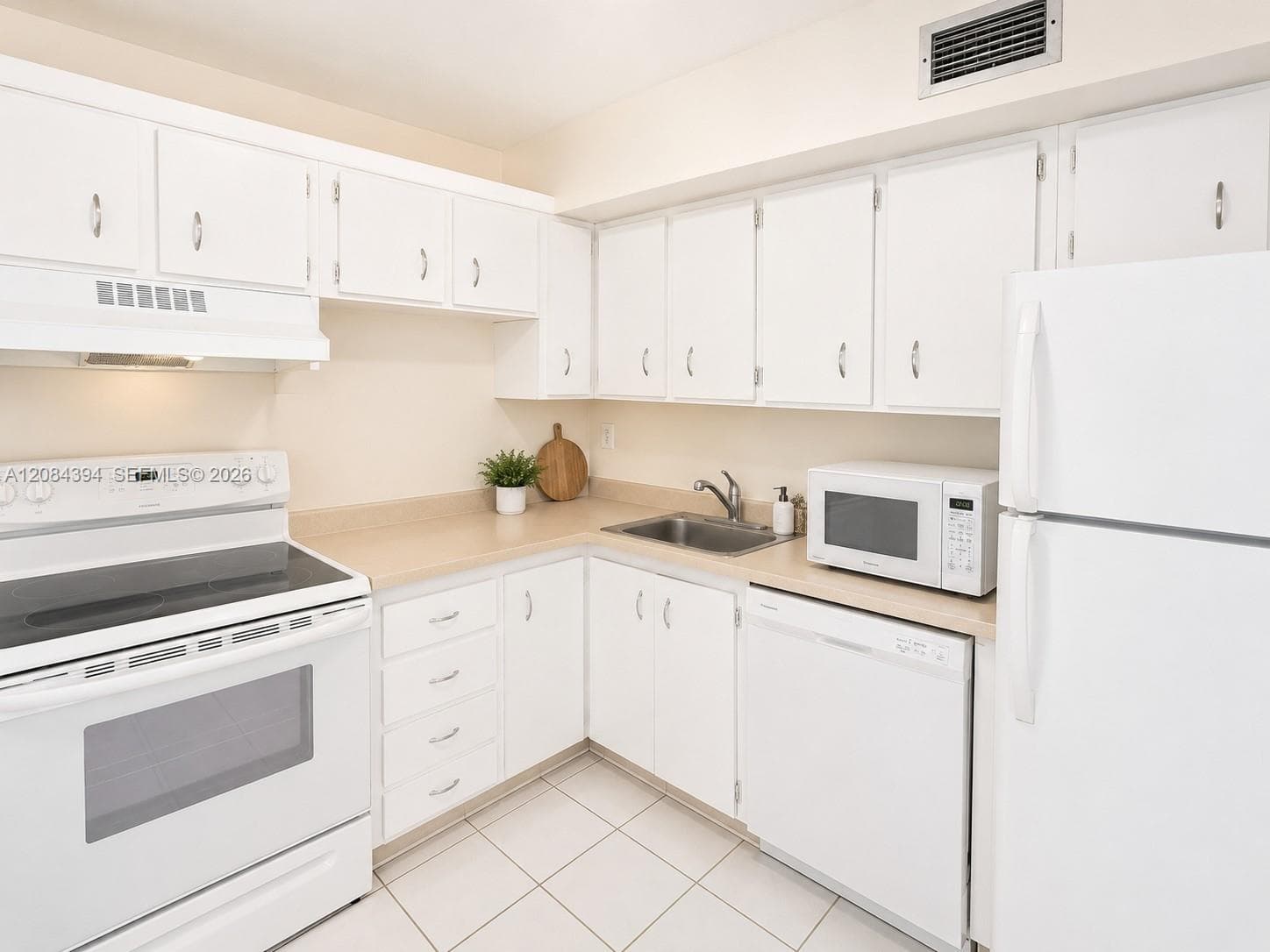 Caribbean Breeze · #507 in Sunny Isles Beach - Photo 5