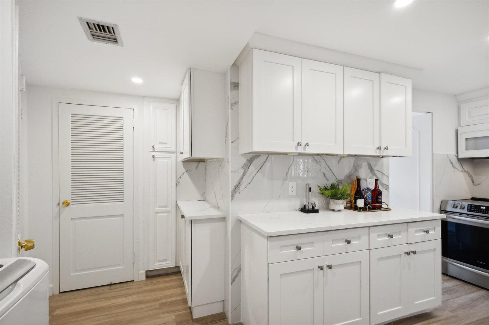 Kitchen bar cabinet