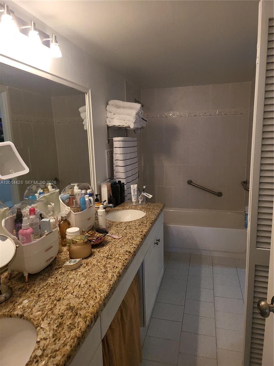 WINSTON TOWERS 700 CONDO · #M19 in Sunny Isles Beach - Photo 12