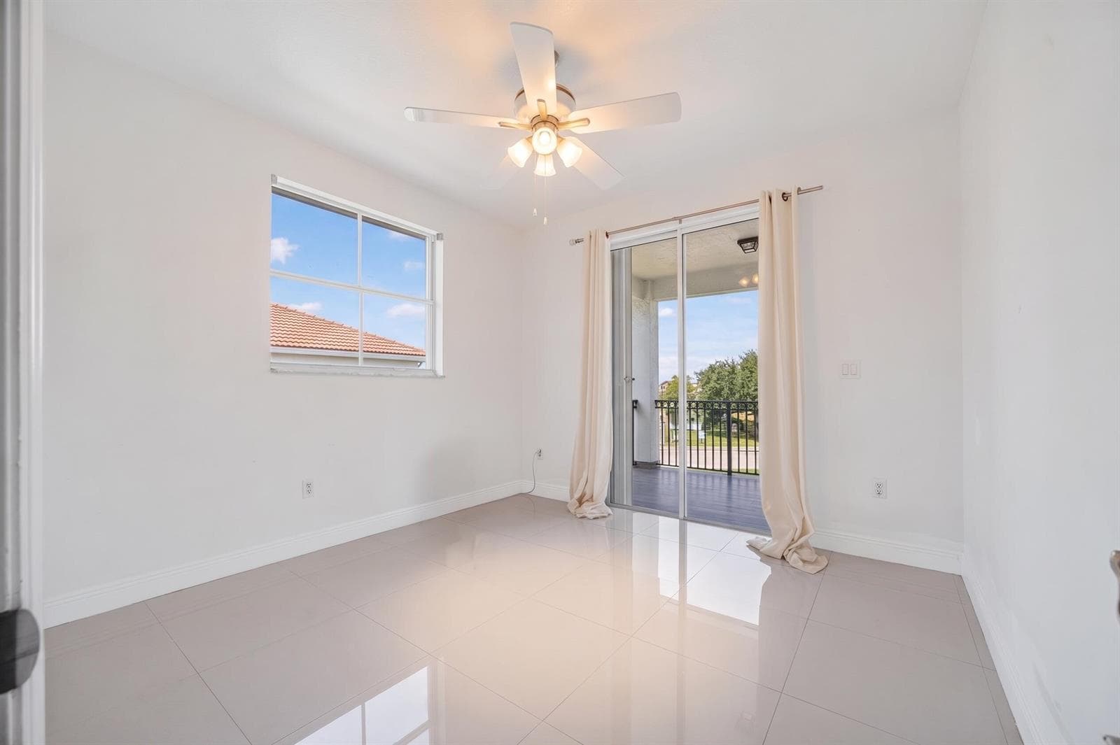 16401 SW 78th Ter Miami, FL, 33193