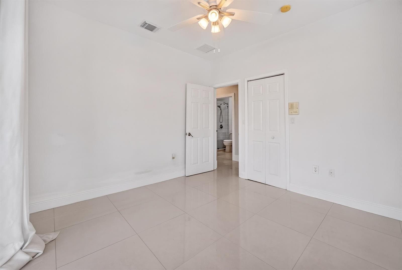 16401 SW 78th Ter Miami, FL, 33193