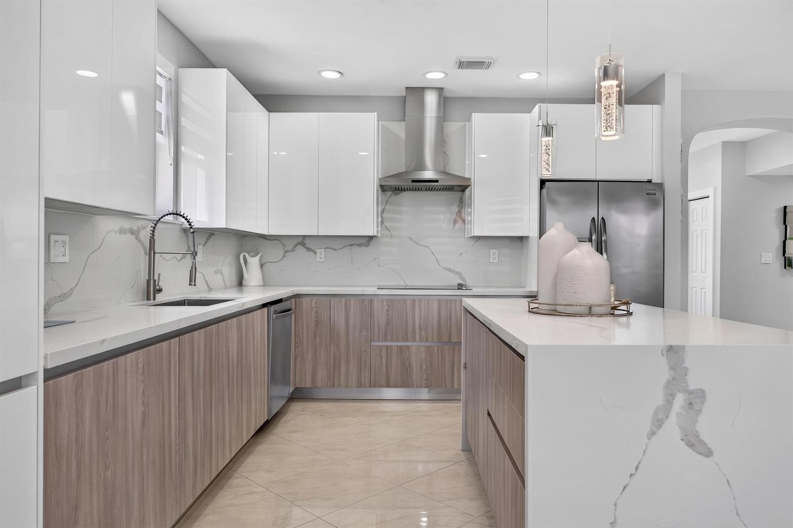 16401 SW 78th Ter Miami, FL, 33193(1)