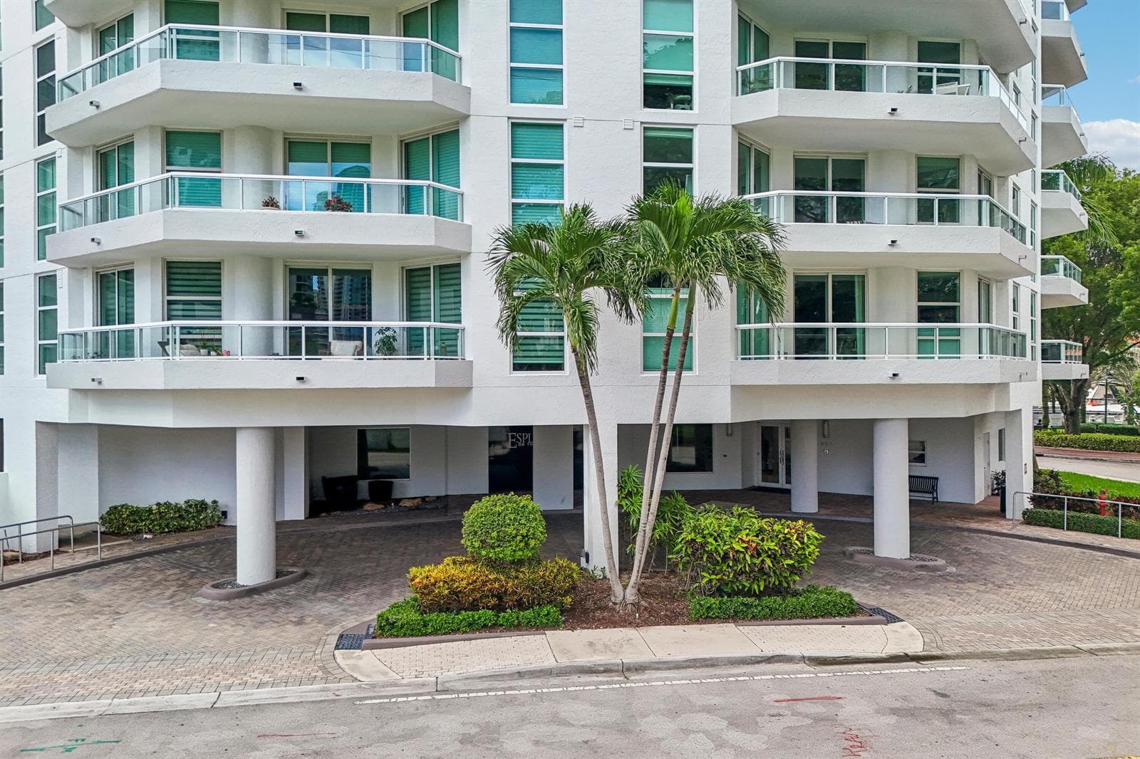 Front of Building/Entrance