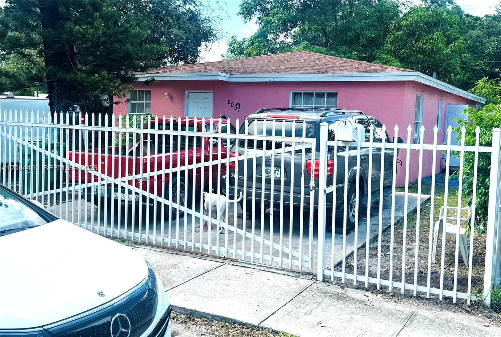 2051 RUTLAND ST photo 1
