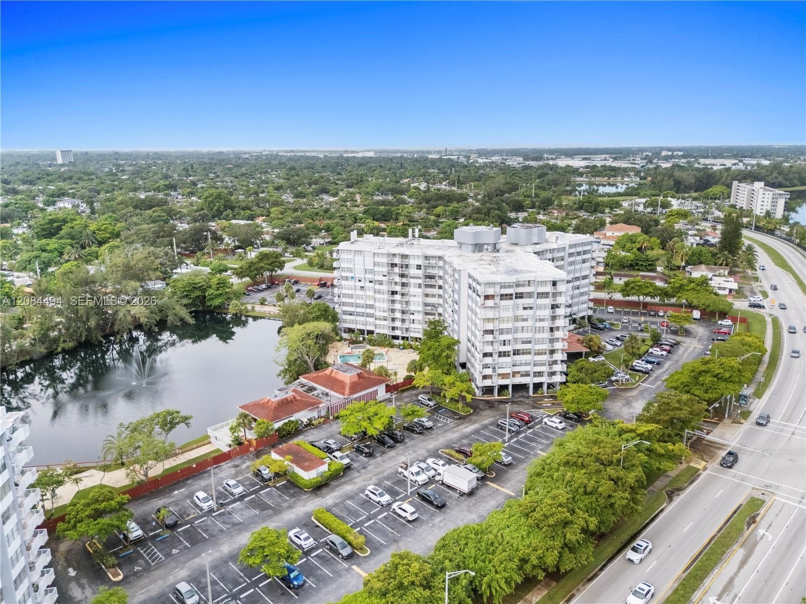 WILSHIRE CONDO · #315W in Miami - Photo 5