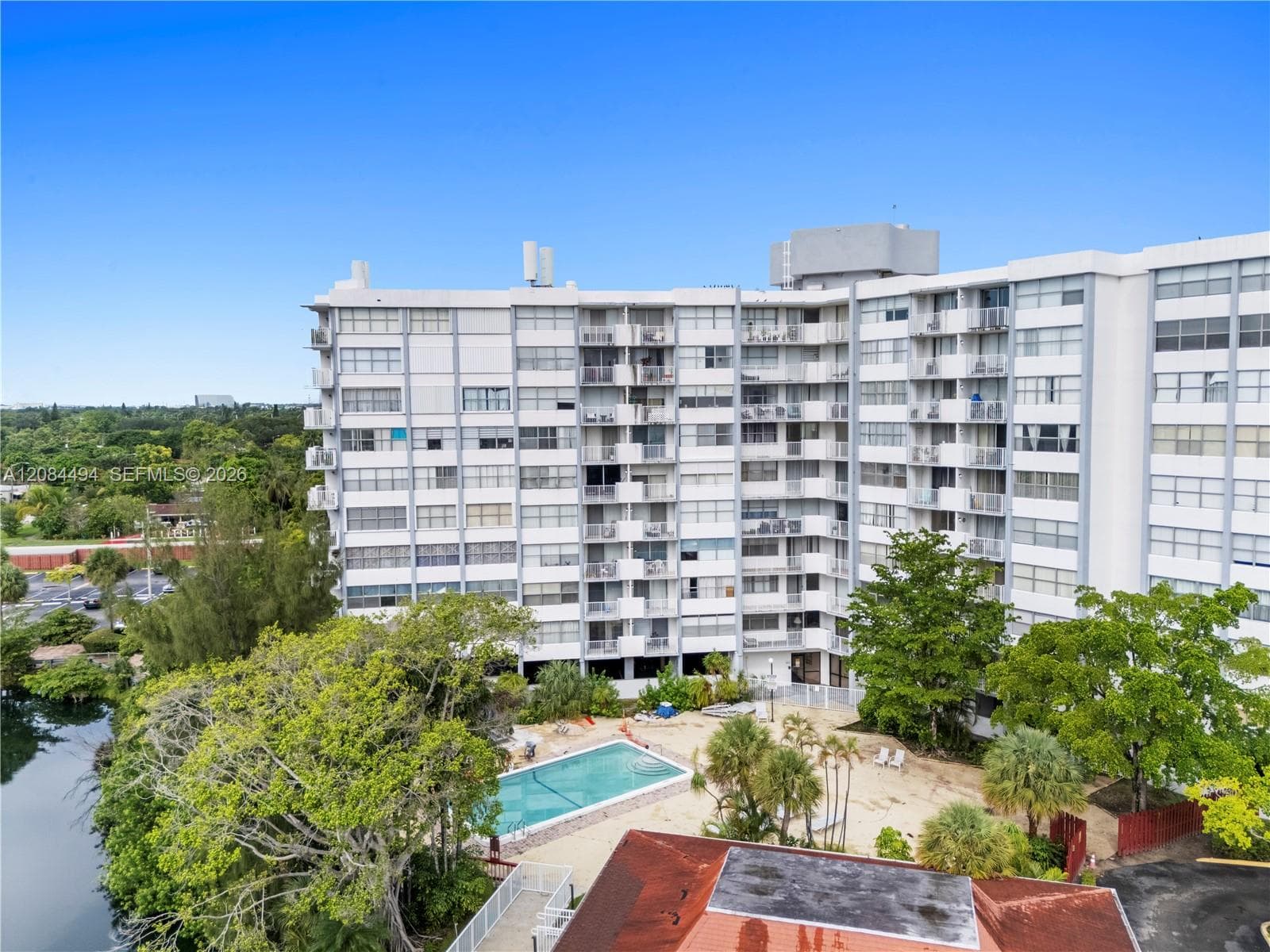 WILSHIRE CONDO · #315W in Miami - Photo 8