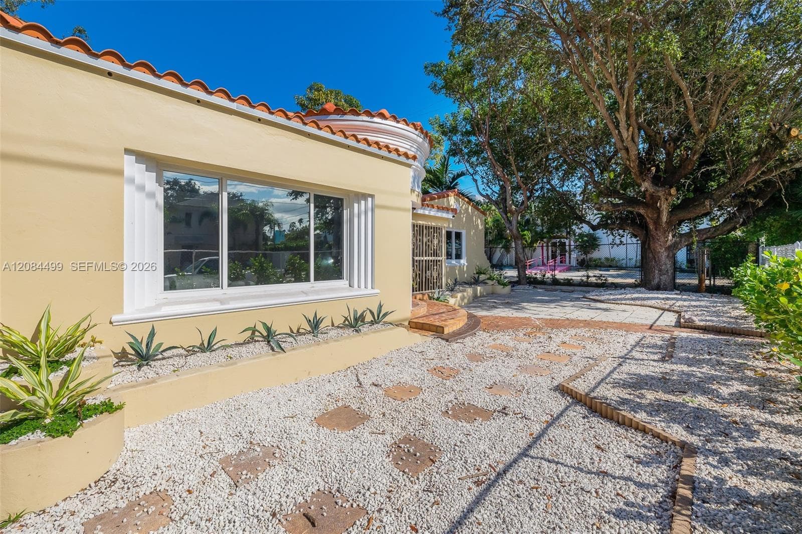 NORTH GATE · #Studio in Miami - Photo 3