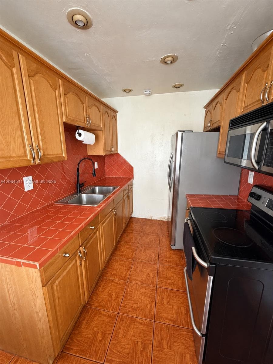 16021 NW 17th Pl photo 3