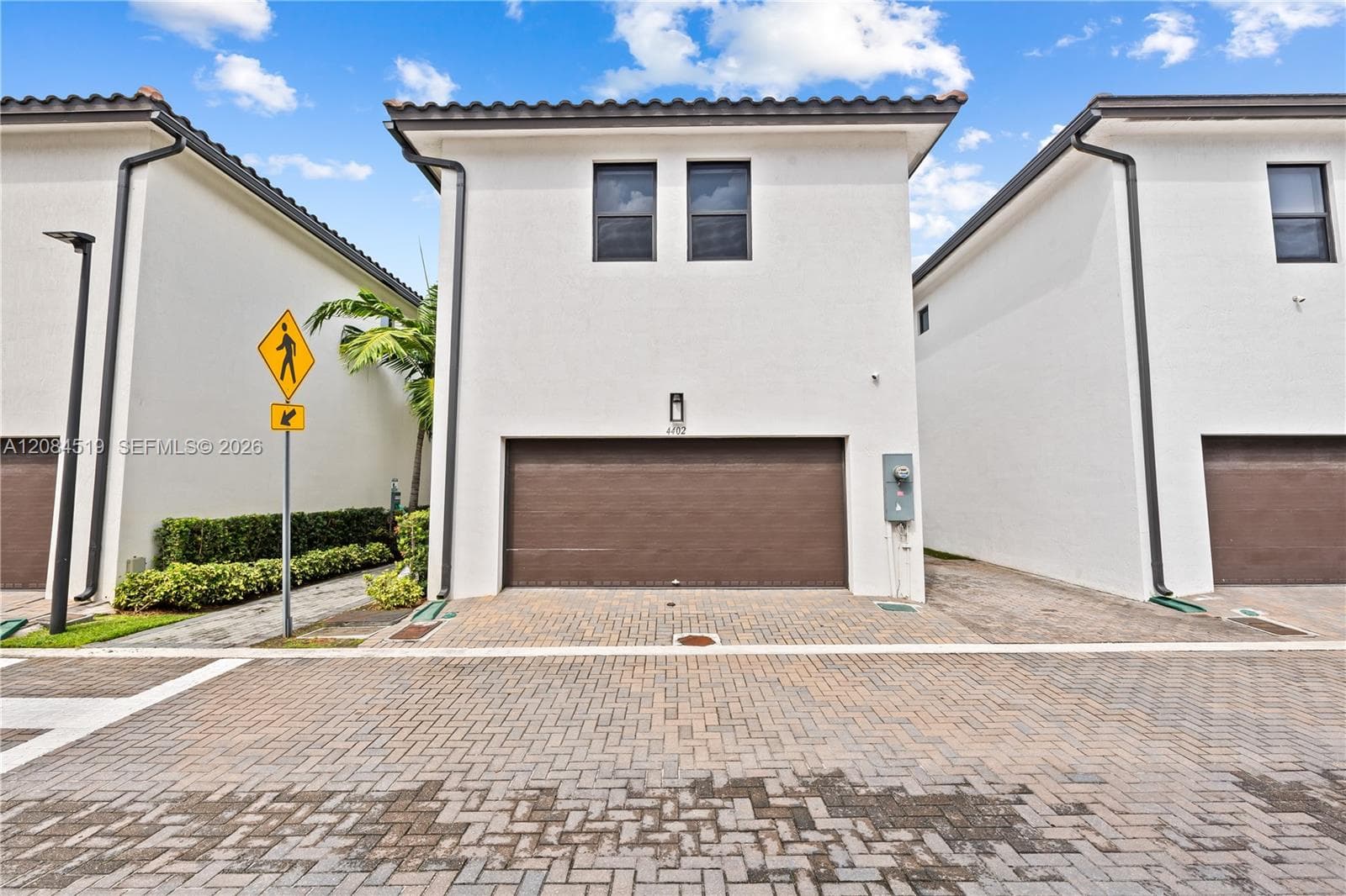 GARAGE IN THE BACK OF HOUSE WITH ACCESS TO STREETS