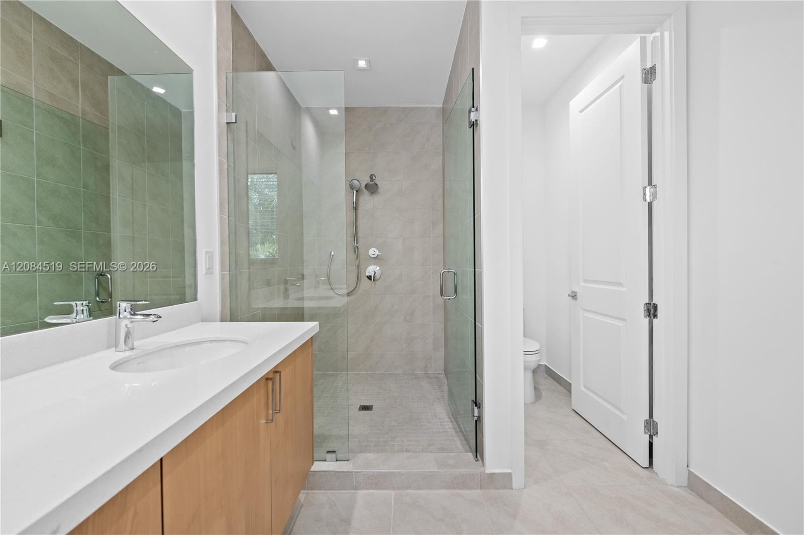 MASTER BATH WITH PRIVATE DOOR TO TOILET