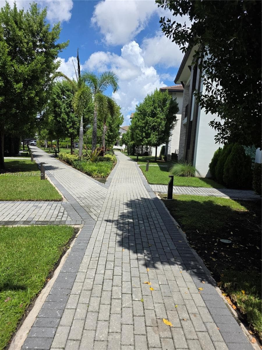 GARDEN WALKWAY