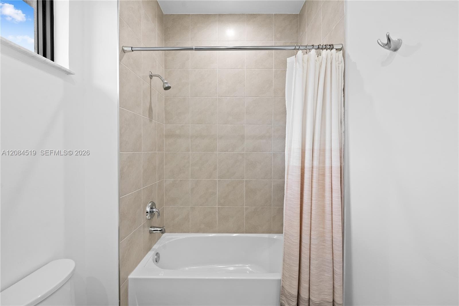 2ND BATH ROOM TUB