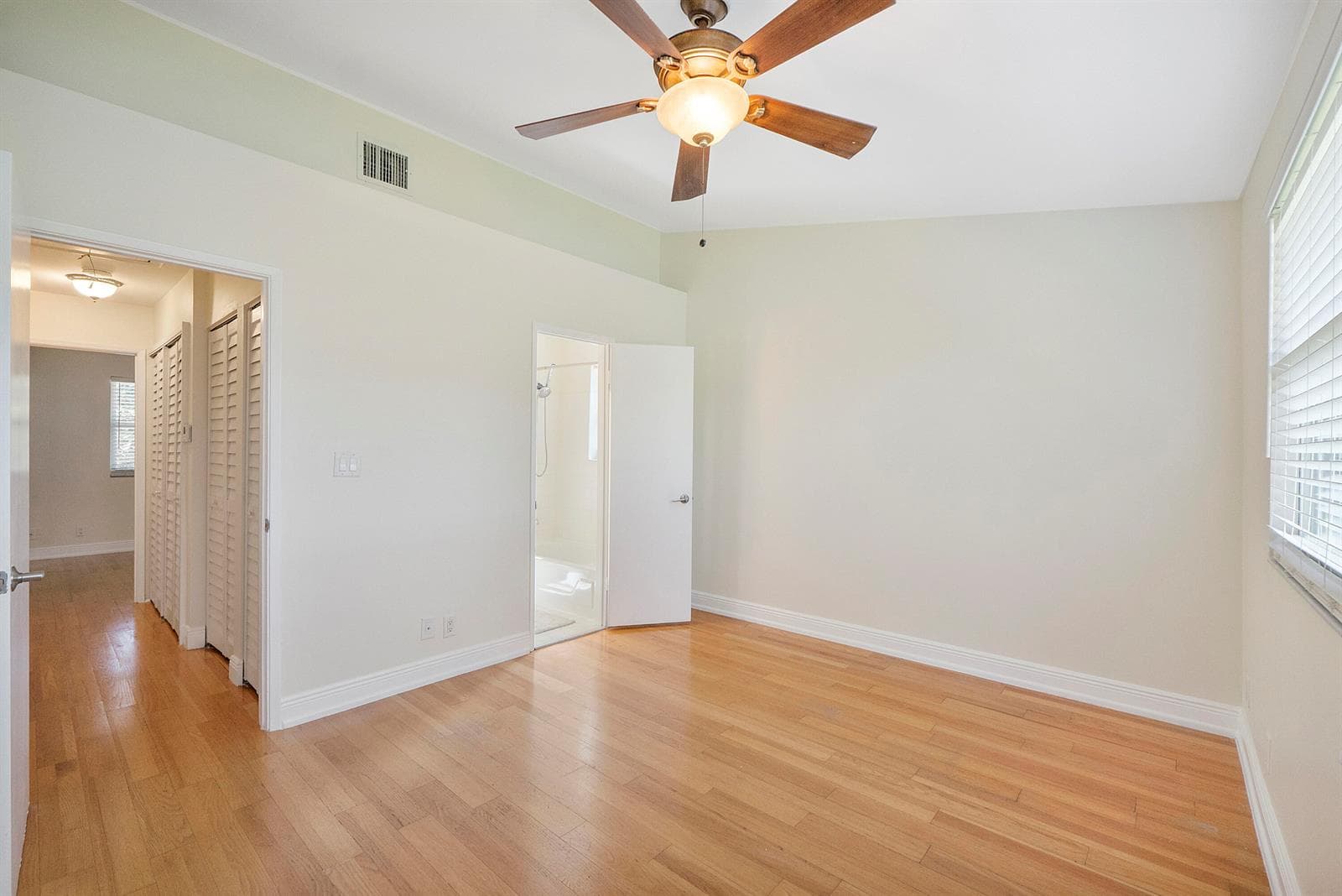 2571 Ne 15th St_004