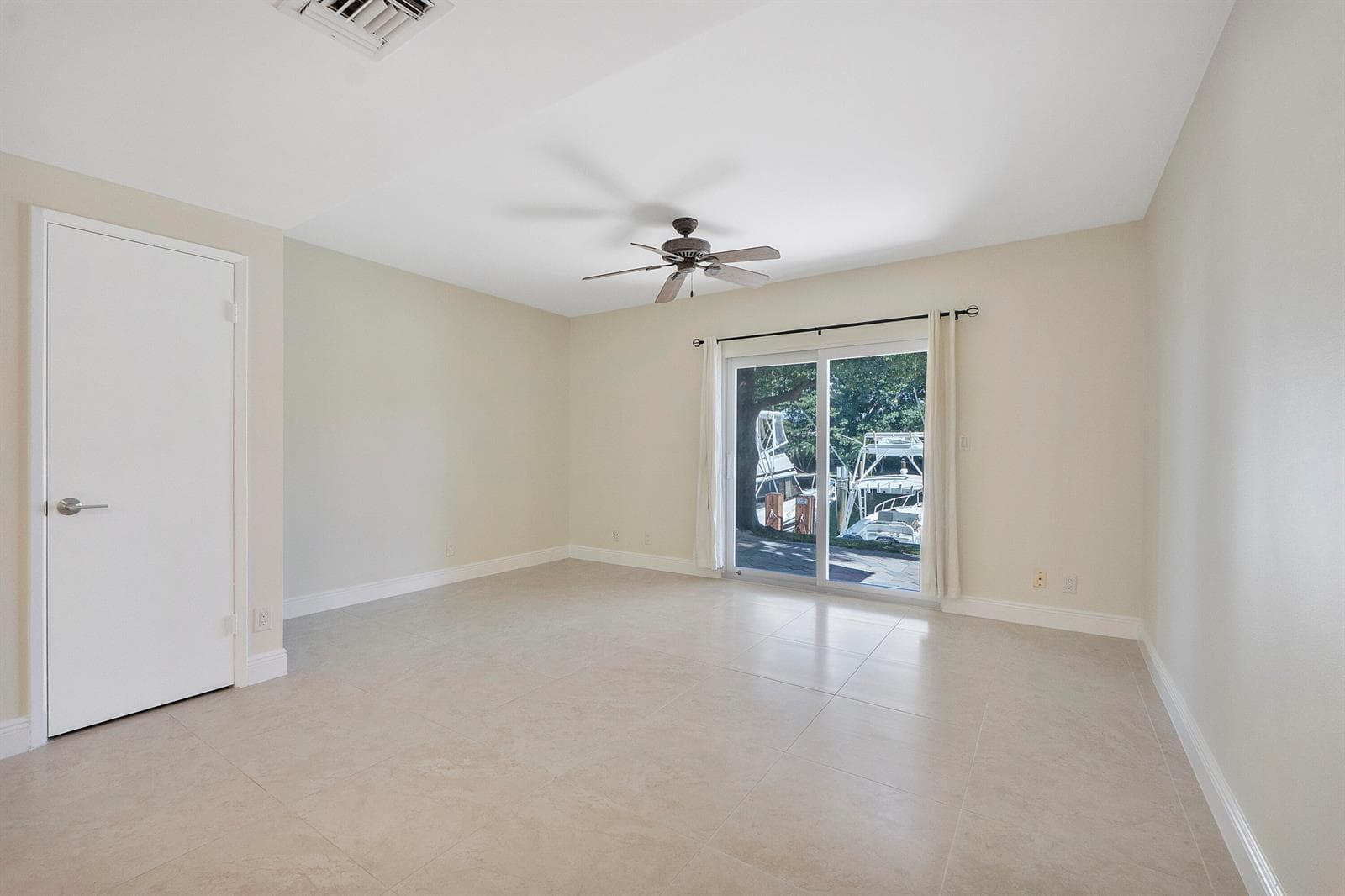 2571 Ne 15th St_010