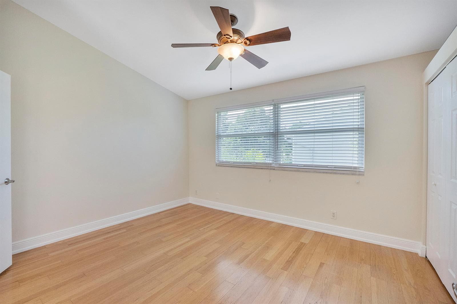 2571 Ne 15th St_003