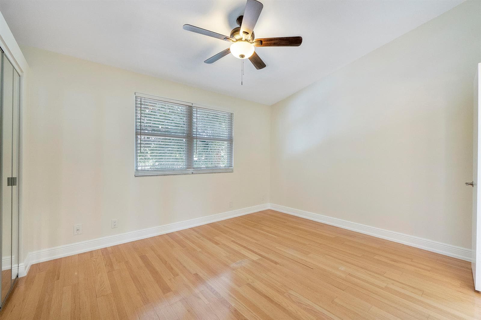 2571 Ne 15th St_001