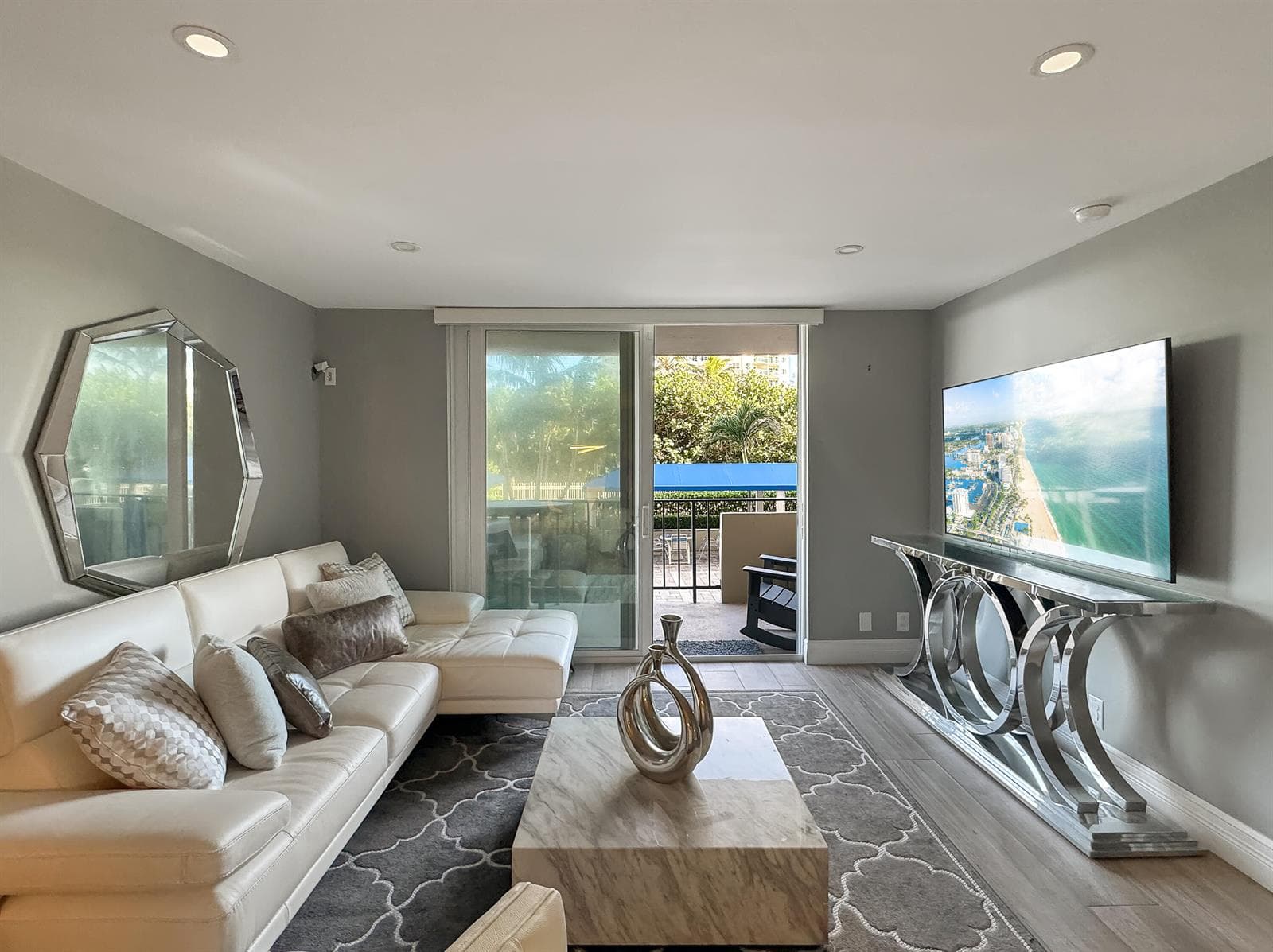 2000 S Ocean Blvd. Cayla Interior Photos