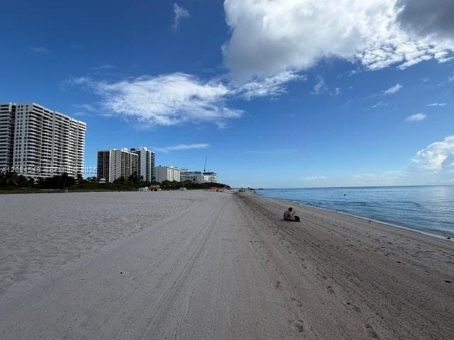 THE RIVIERA CONDO · #610 in Miami Beach - Photo 4