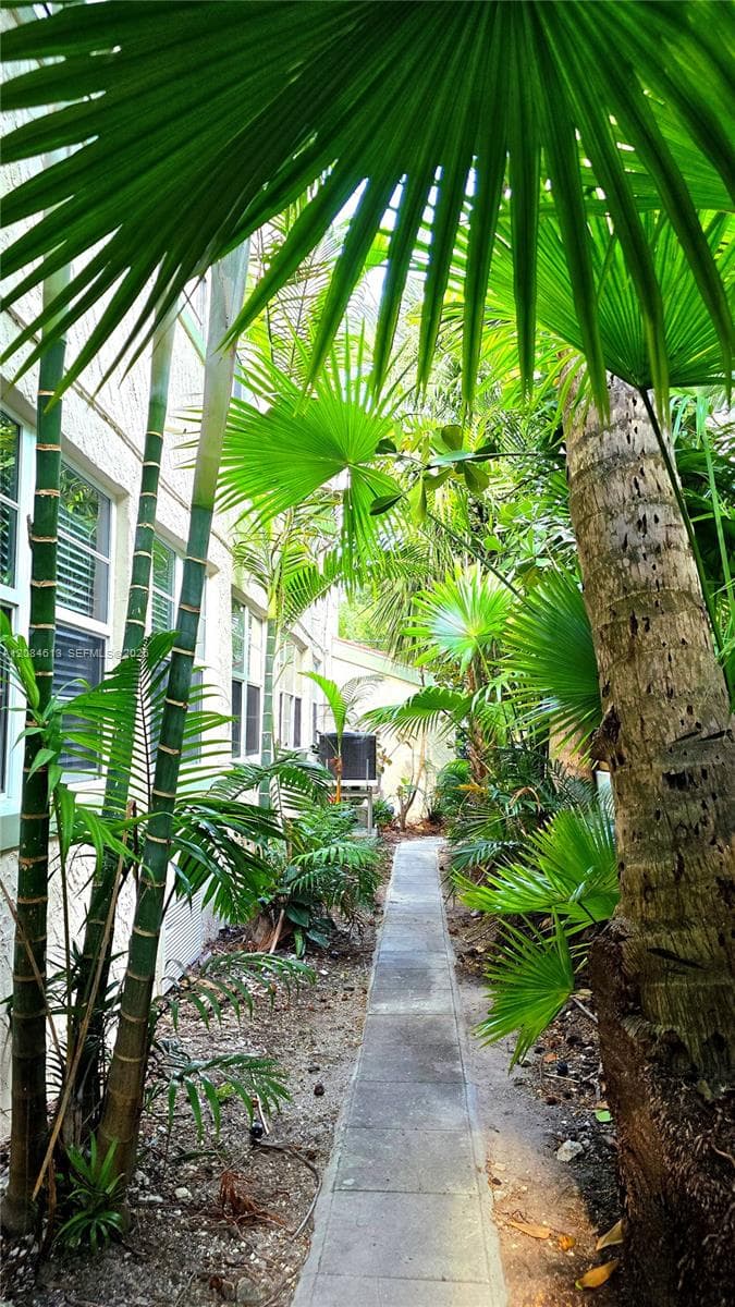 VENETIAN MANOR CONDO · #109 in Miami Beach - Photo 21