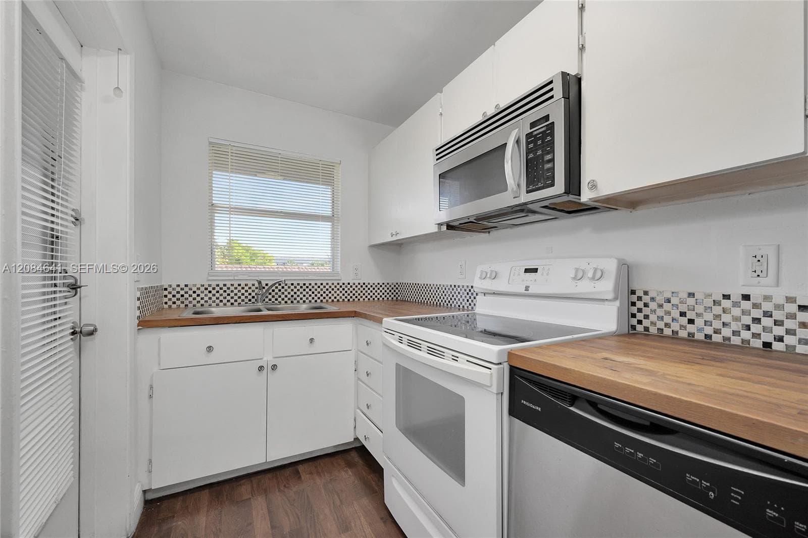 PARADISE BY THE SEA CONDO · #205 in Hallandale Beach - Photo 22