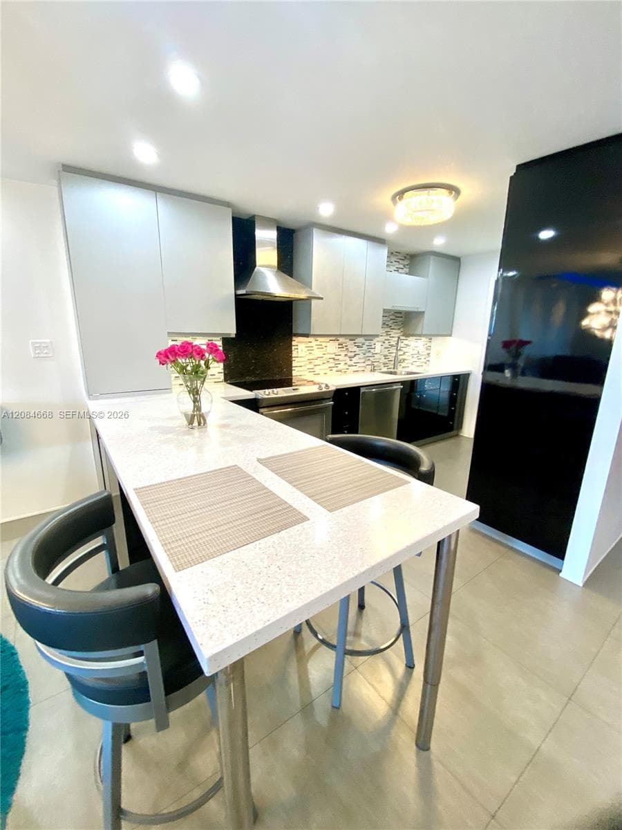 PARK LAYNE TOWERS CONDO · #9 in Hallandale Beach - Photo 4