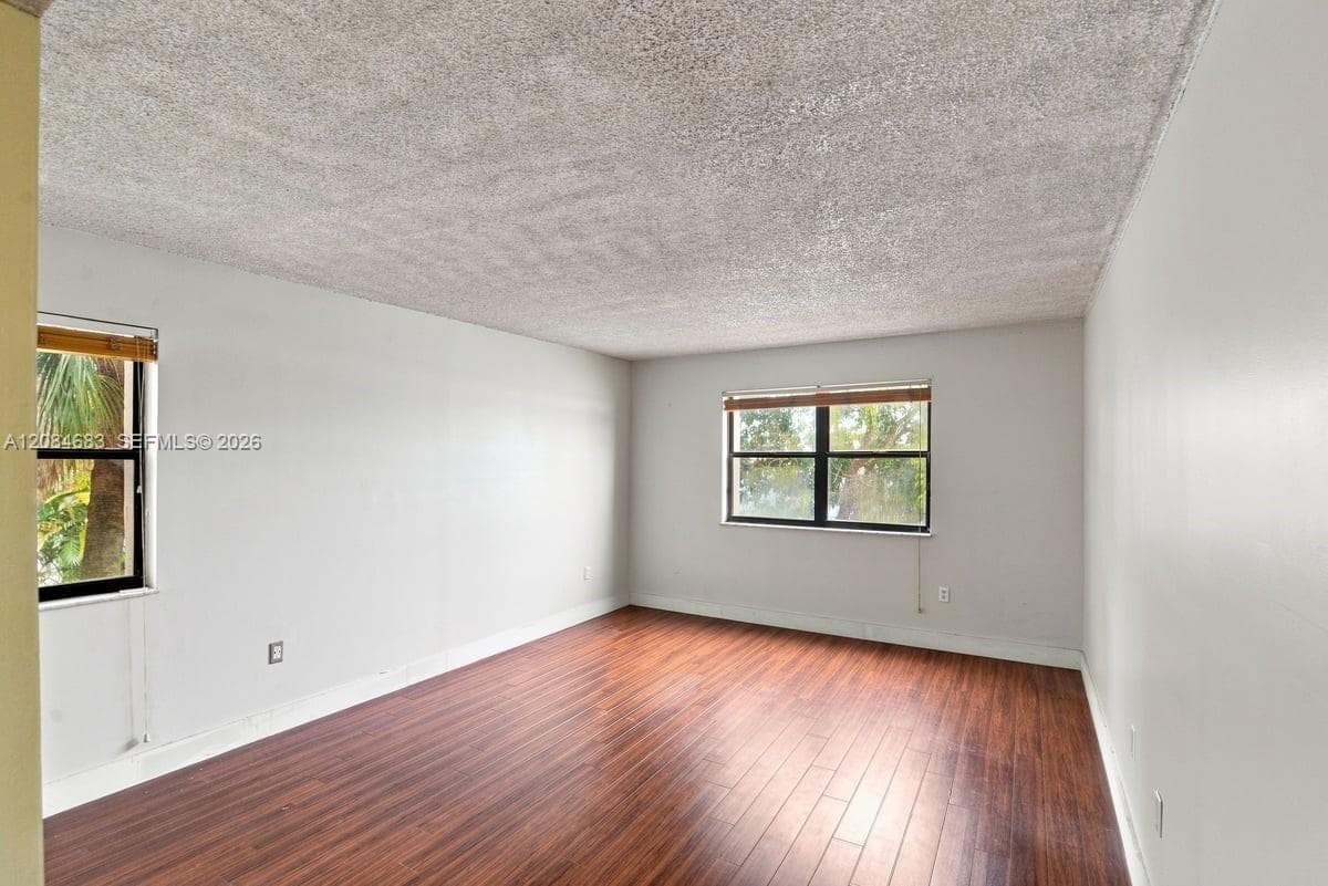 SUMMERTREE VILG CALIF CL · #202-3 in Miami - Photo 17
