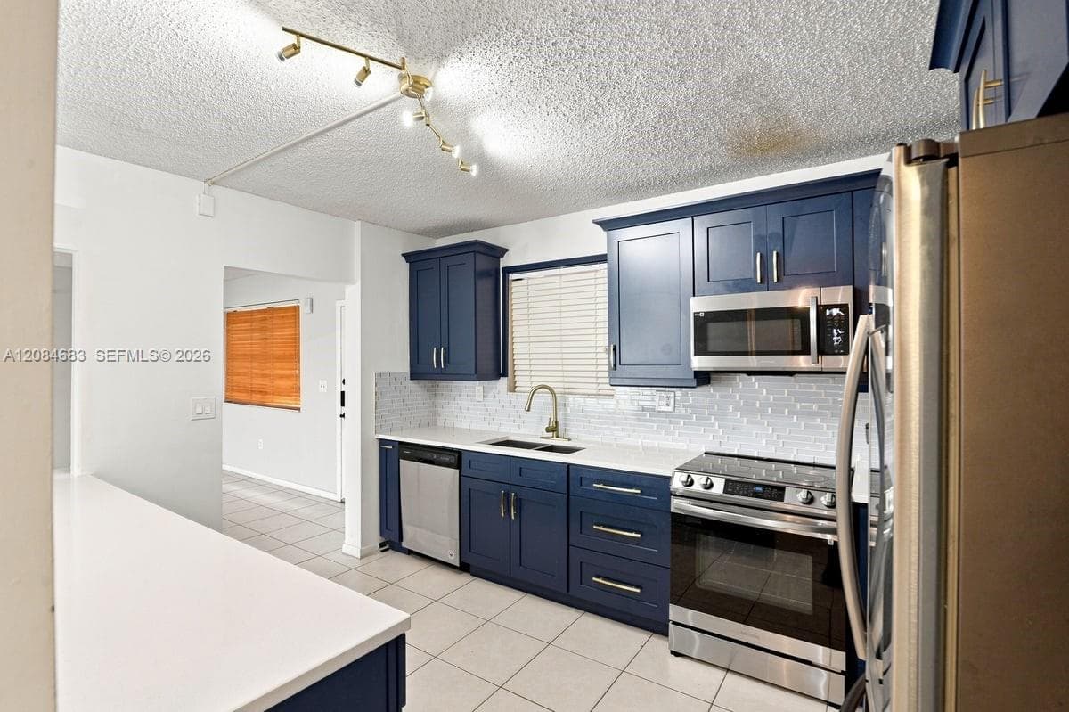 SUMMERTREE VILG CALIF CL · #202-3 in Miami - Photo 9