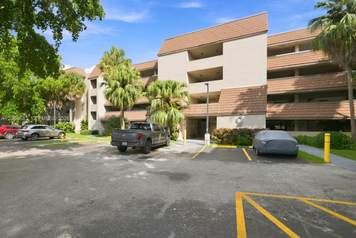 SUMMERTREE VILG CALIF CL · #202-3 in Miami - Photo 33