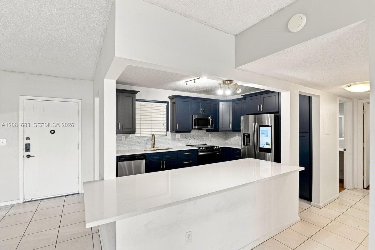 SUMMERTREE VILG CALIF CL · #202-3 in Miami - Photo 8