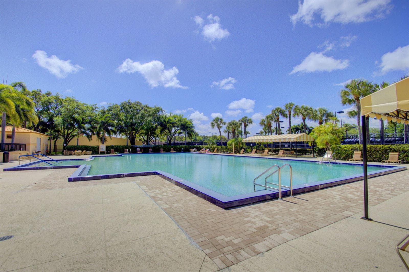 42-web-or-mls-Sandalwood Lakes (3)