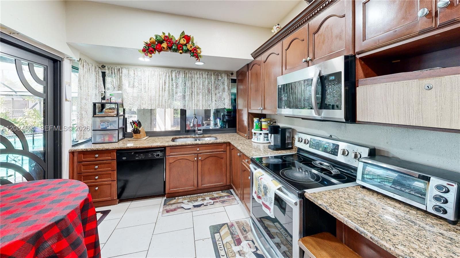 10900 SW 177th Ter photo 17