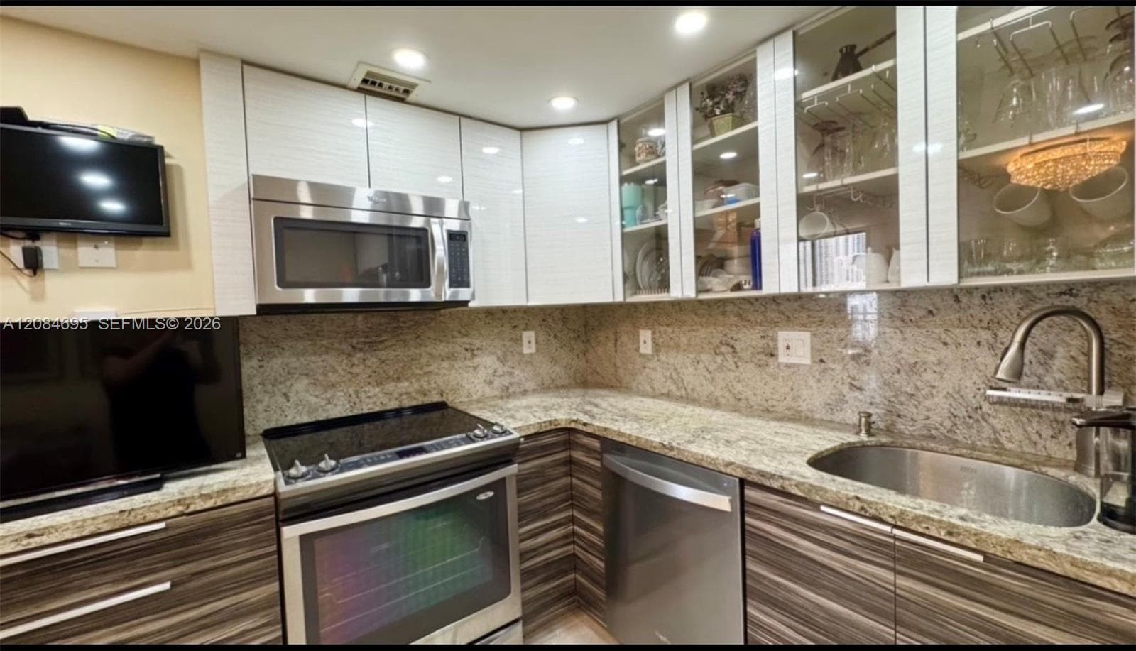 WINSTON TOWERS 600 CONDO · #2415 in Sunny Isles Beach - Photo 10