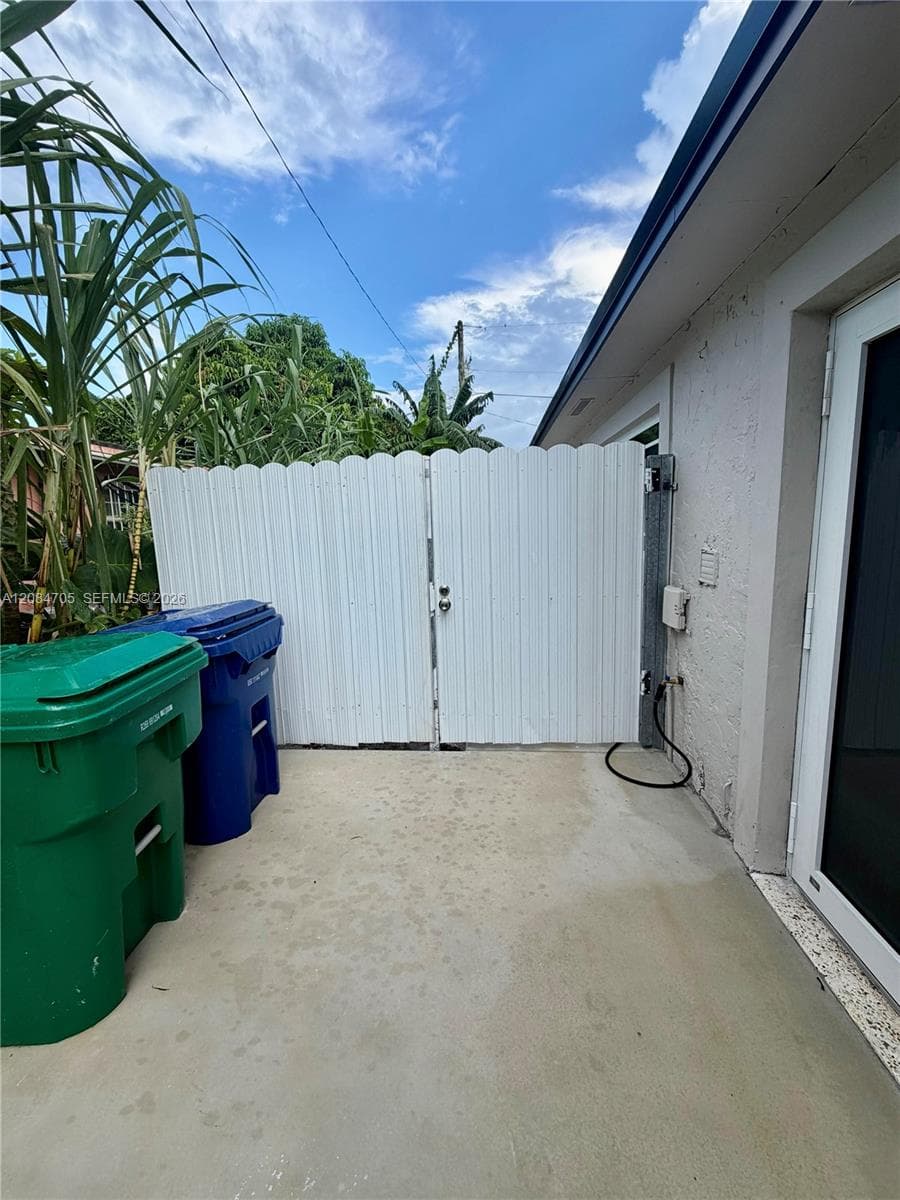 2221 NW 170th St photo 21