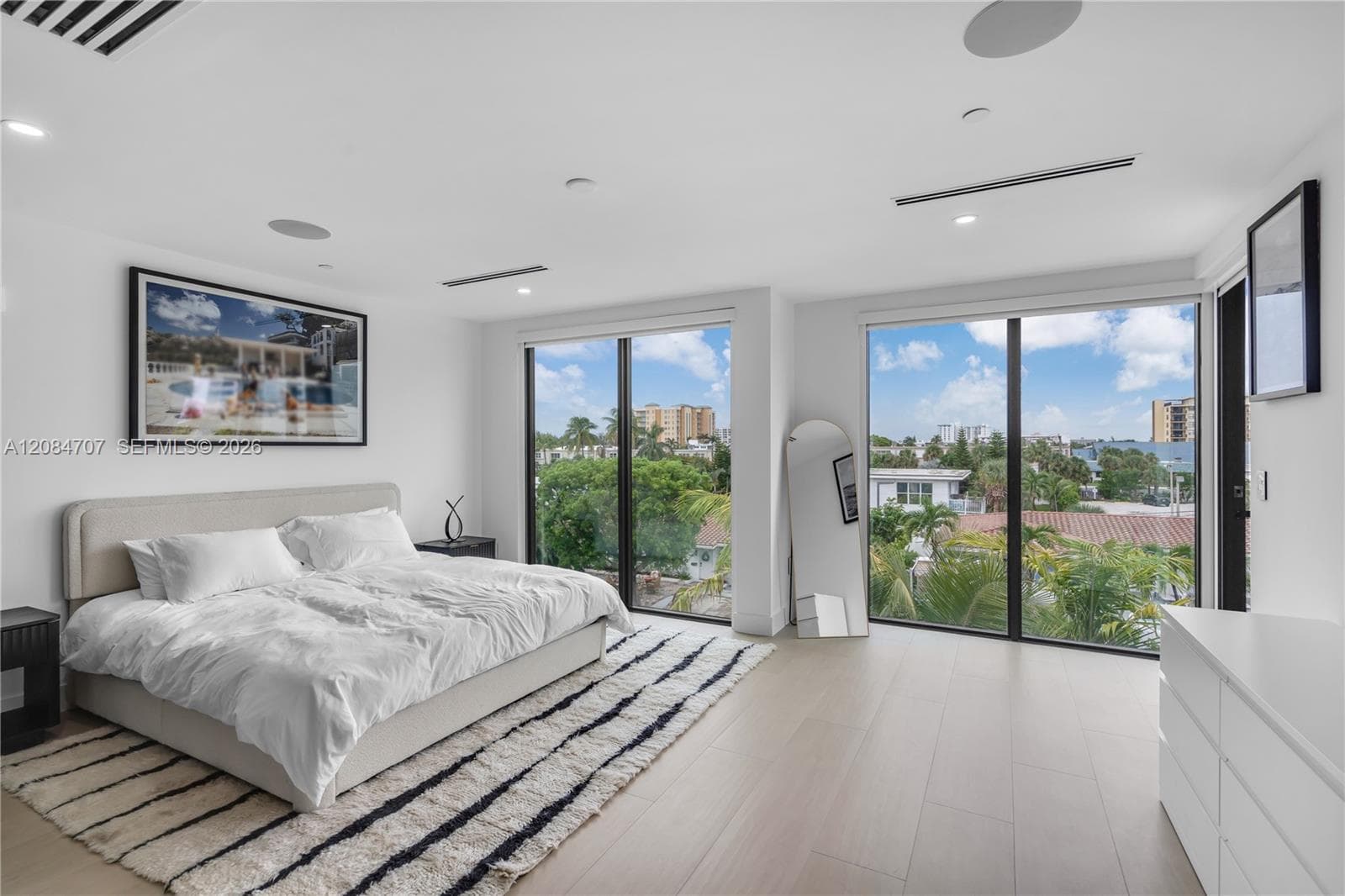3226 NE 7th St photo 4
