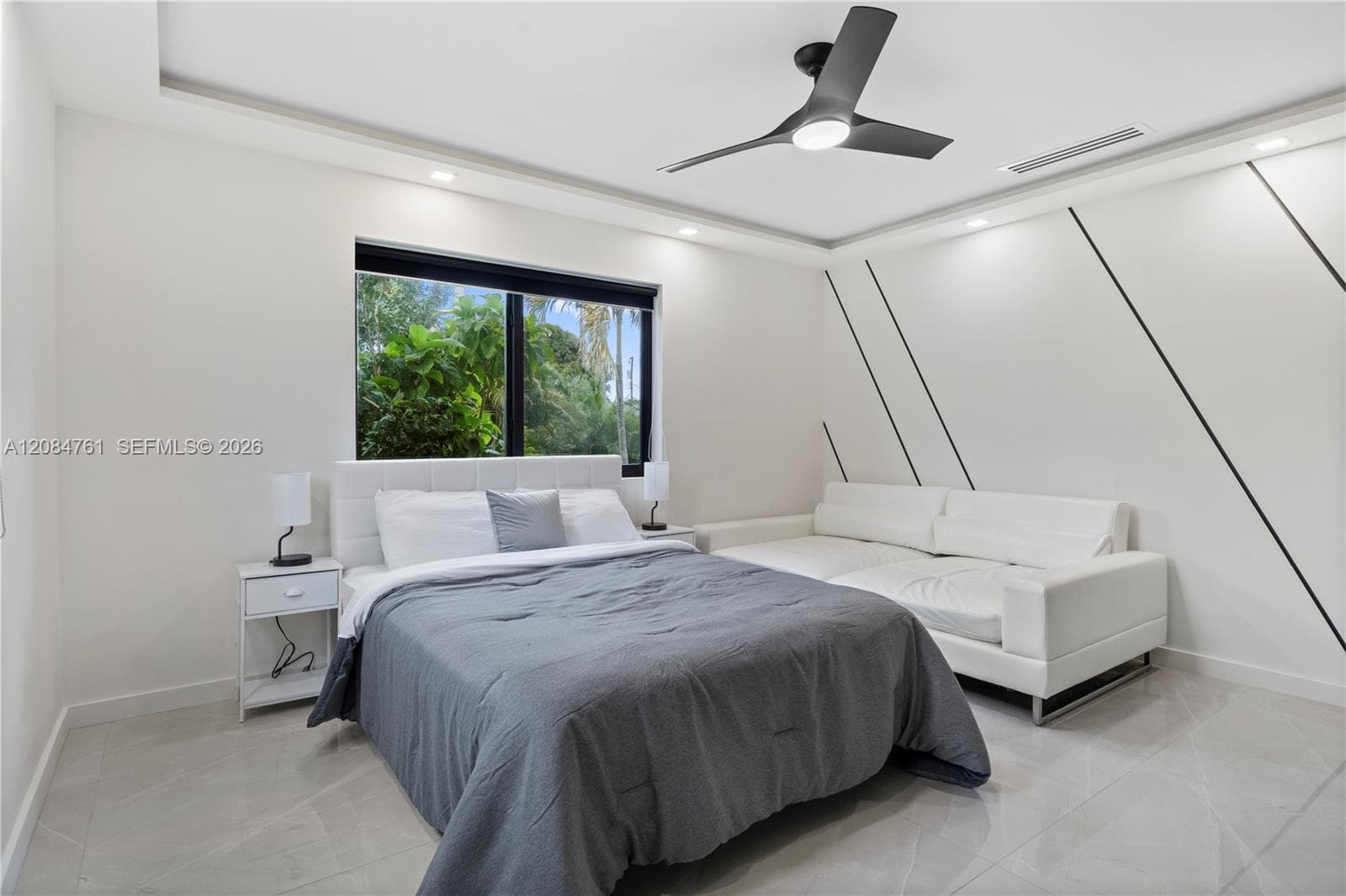 1101 N 14th Ave photo 14
