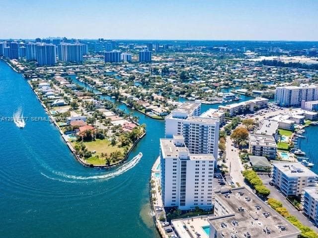 121 Golden Condo · #G2 in Hallandale Beach - Photo 3