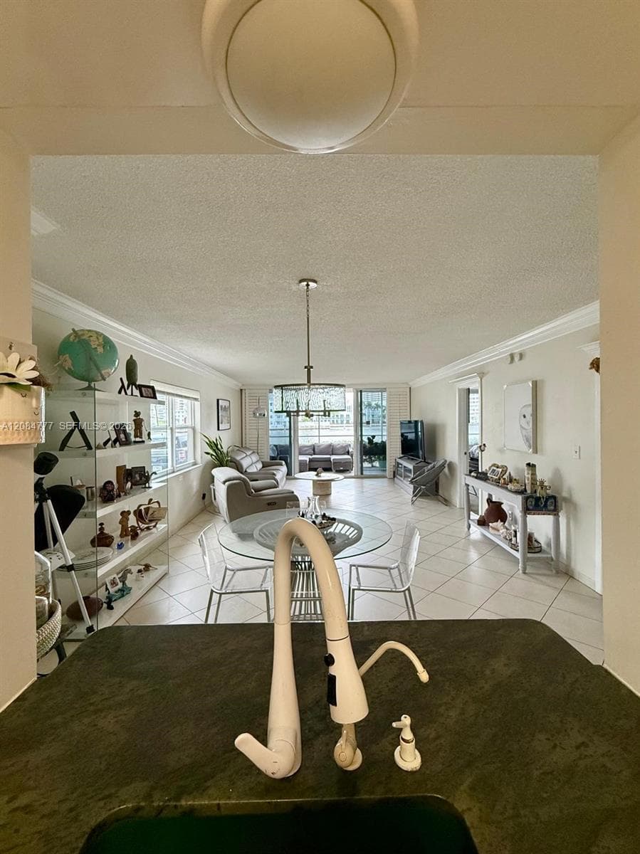 121 Golden Condo · #G2 in Hallandale Beach - Photo 19